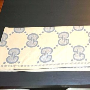 NWT - Gucci scarf - grey and tan logo with fringe